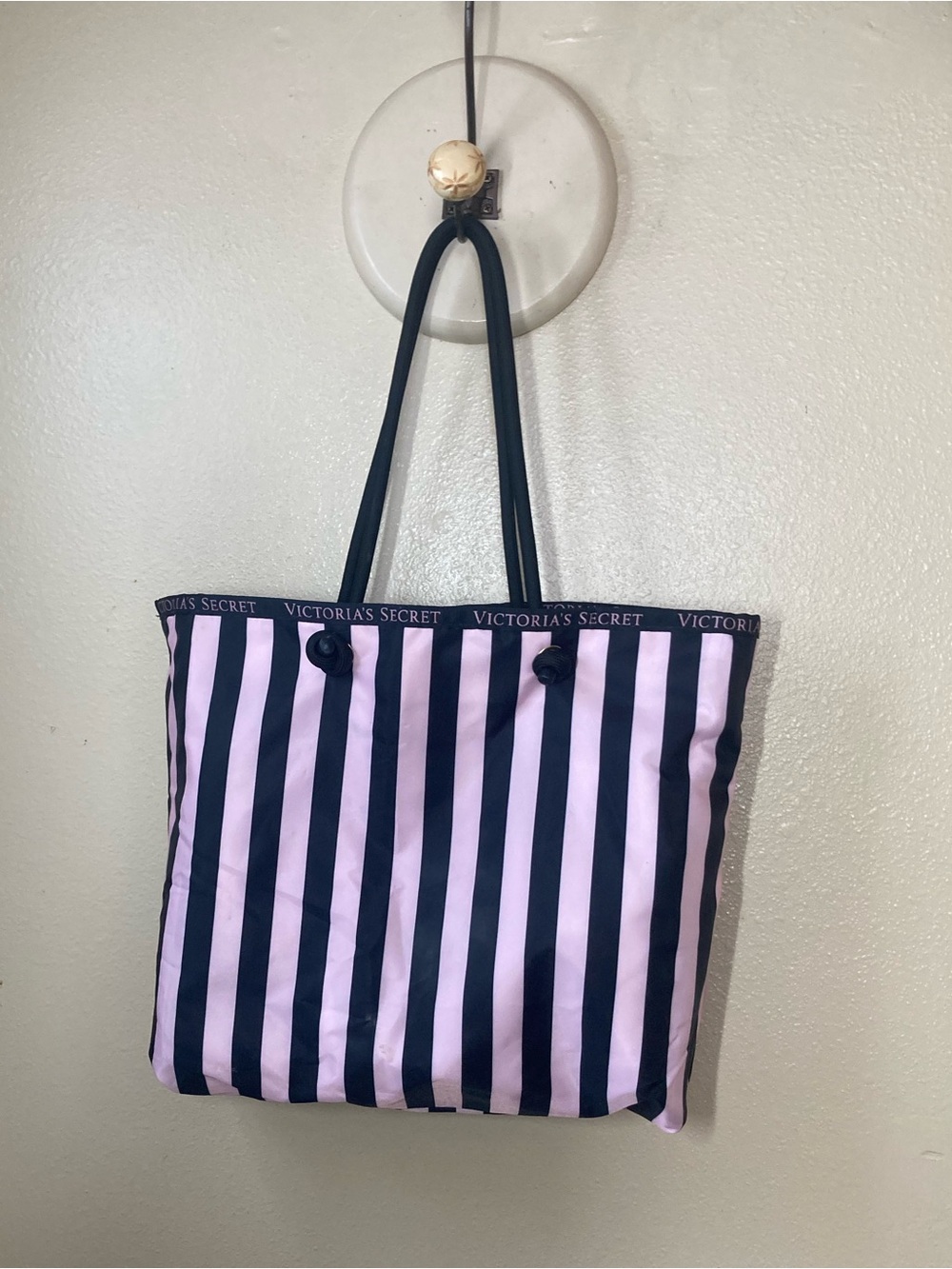 NWOT Victoria's Secret Reversible Tote Black & Pink Striped/Roses Side Pockets - Picture 3 of 5